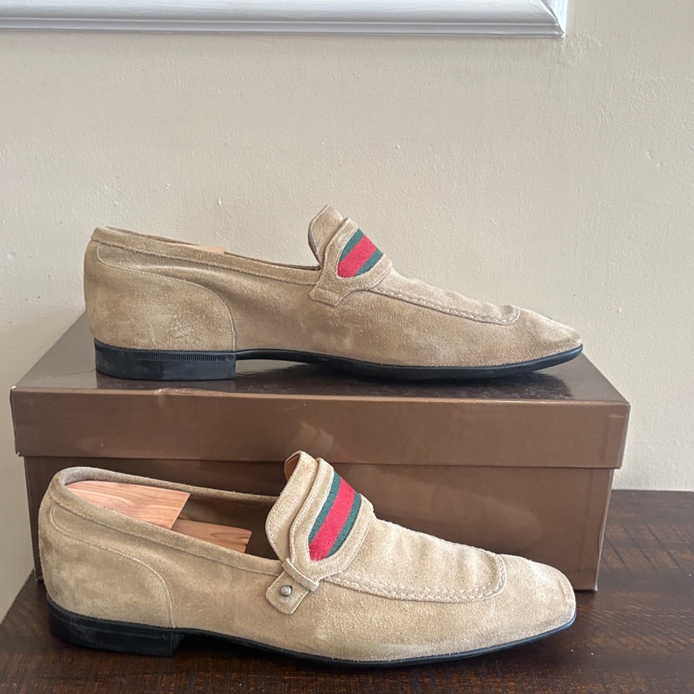 Gucci jordaan Beige Suede Loafers with Red & Green Web - Picture 2 of 10